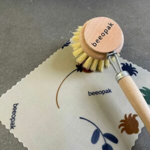 SPAZZOLA IN LEGNO DI FAGGIO <br> COD: APCB2 <br> 5.00 €