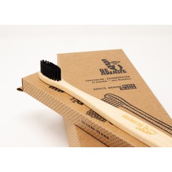 SPAZZOLINO IN BAMBÙ MEDIO <br> NERO <br> COD: IGO7 <br> 2.70 €