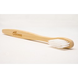 SPAZZOLINO IN BAMBÙ MORBIDO <br> BIANCO <br> COD: IGO8 <br> 2.70 €